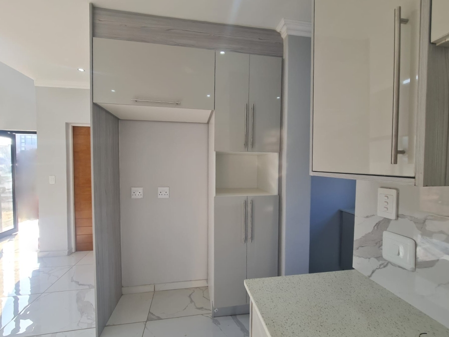 To Let 4 Bedroom Property for Rent in Melodie North West